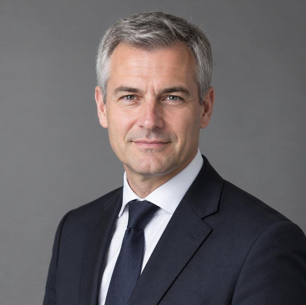 Portrait of a man in a suit with a confident look
